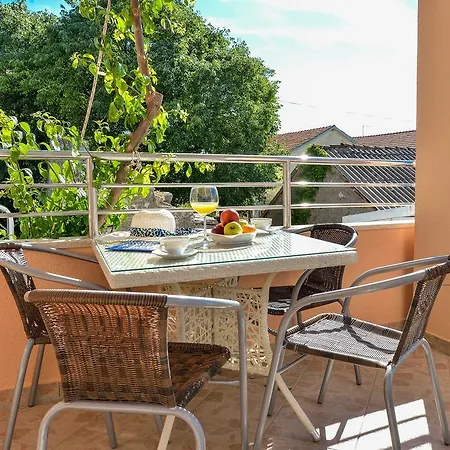 Appartement Zdenka With Heated Pool